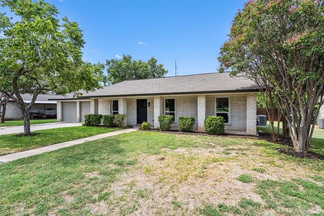 Building Photo - 1700 Deep Wood Dr