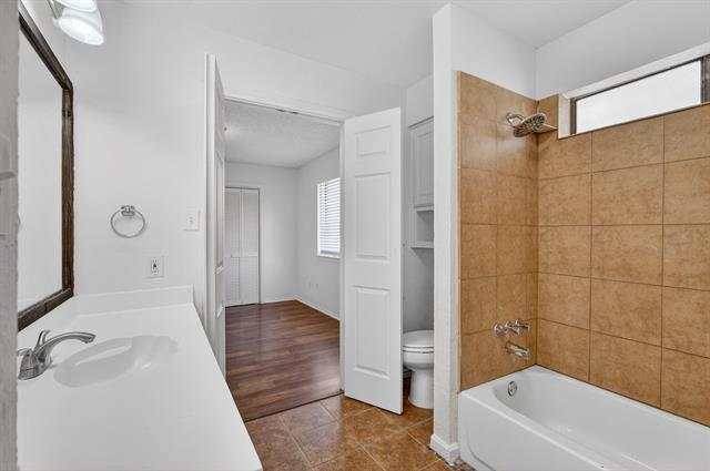 Building Photo - 2403 Ridgevalley Dr