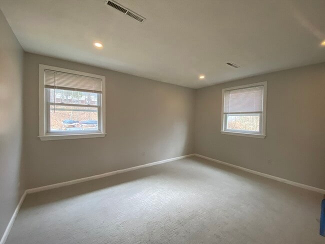 Building Photo - 128 Cheryl Ln