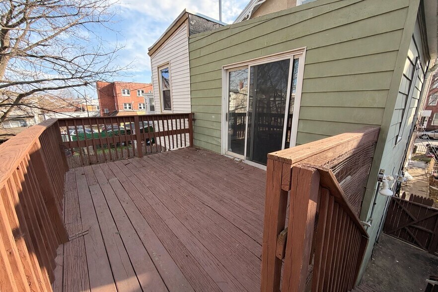 Building Photo - 709 W Marshall St