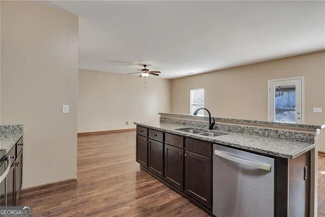 Building Photo - 54 Autumn Canyon Path SE