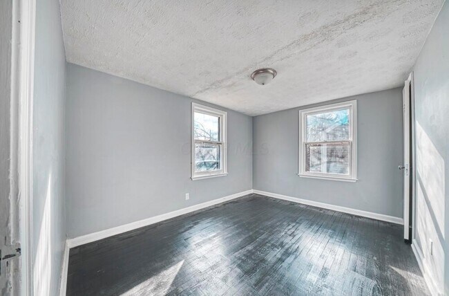 Building Photo - 2360 Taylor Ave