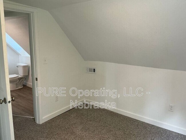 Building Photo - 4245 Burdette St