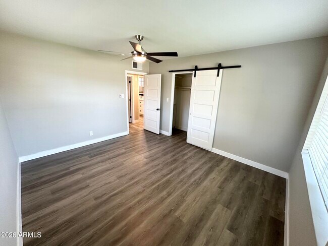 Building Photo - 2220 E Heatherbrae Dr