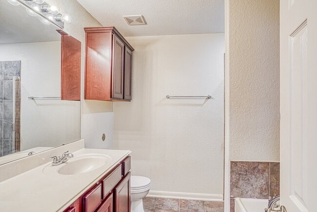 Building Photo - 2219 Diamond Crest Dr