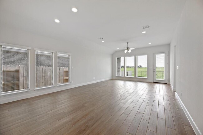 Building Photo - 127 Plumbago Loop