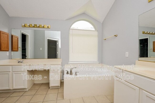 Building Photo - 6208 Bowin Dr