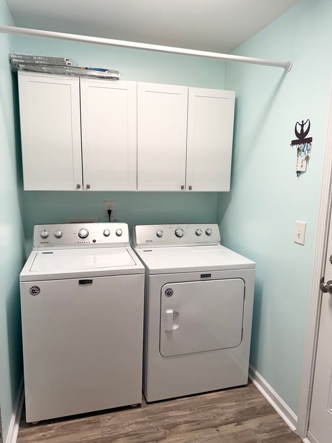 Building Photo - BEAUTIFUL 3 bedroom / 2 bathroom home available NOW!
