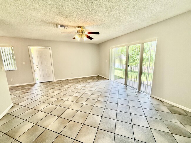 Building Photo - 3741 NW 84th Ave