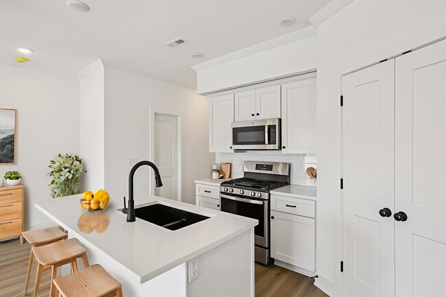 Building Photo - FAIRVIEW CROSSING TOWNHOMES