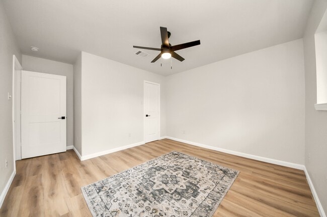 Building Photo - 2407 Crestdale Dr