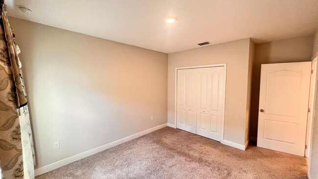 Building Photo - Immaculate 4 BR / 3 BA - With an OFFICE!