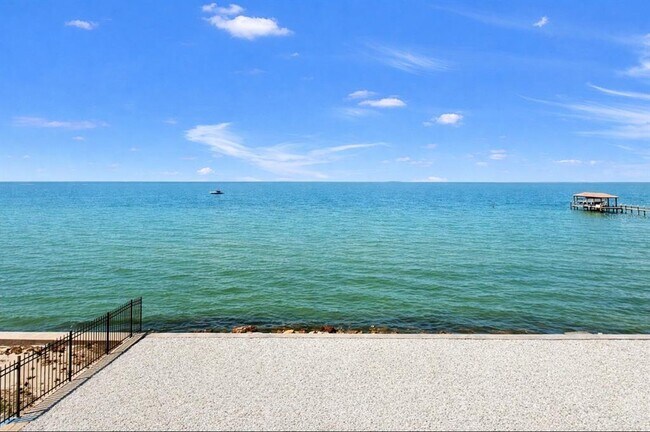 Building Photo - 6504 Surfside Blvd