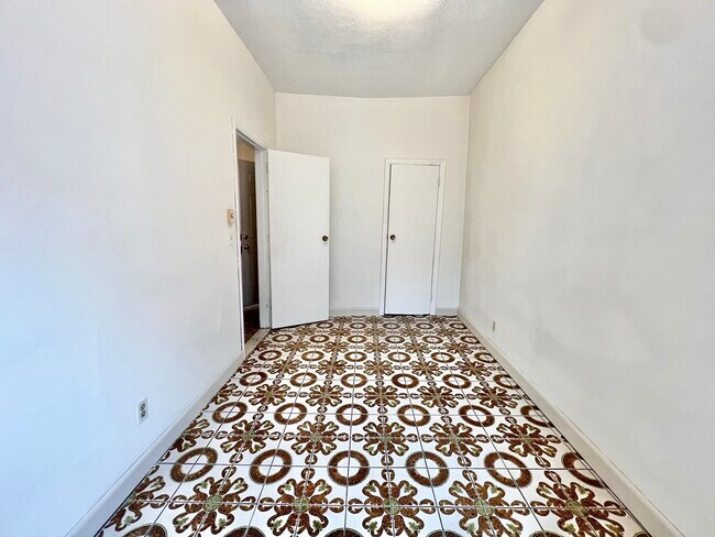 Building Photo - 84 N Margin St