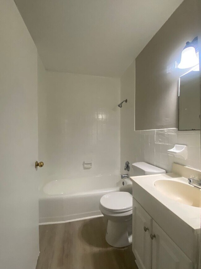 Building Photo - **AVAILABLE NOW**Midtown Columbus, GA 3 Bedroom / 1 Bathroom Home for