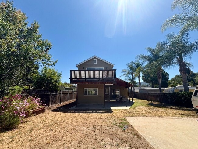 Building Photo - Single Family Home in Oak View!