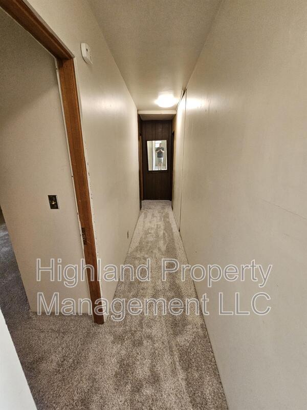 Building Photo - 1170 NE Harvey Rd