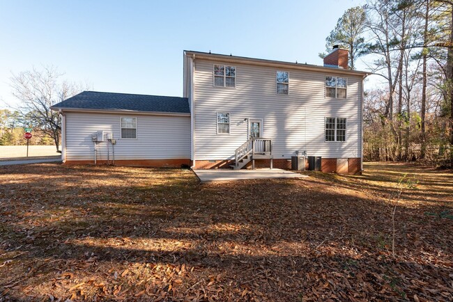 Building Photo - Spacious 4-Bedroom Home in Westside Athens...