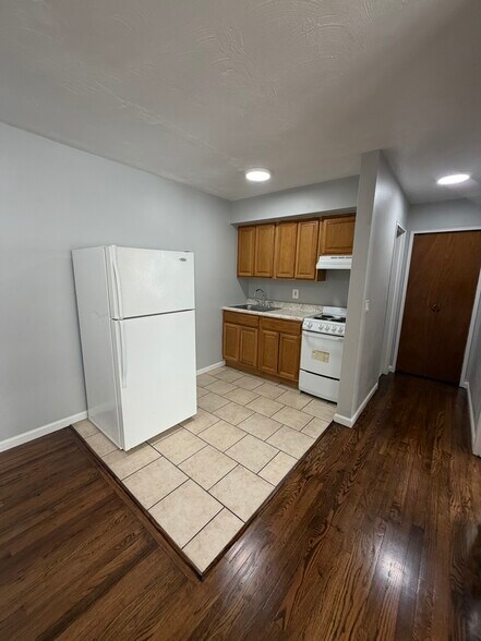 Building Photo - 337 E Grand Ave