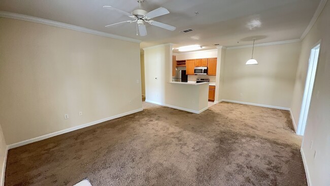 Building Photo - Come see this 2 bedroom, 2 bath, first-flo...