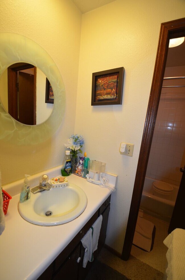 Building Photo - Dillon Valley East Condo! Great Natural Light!