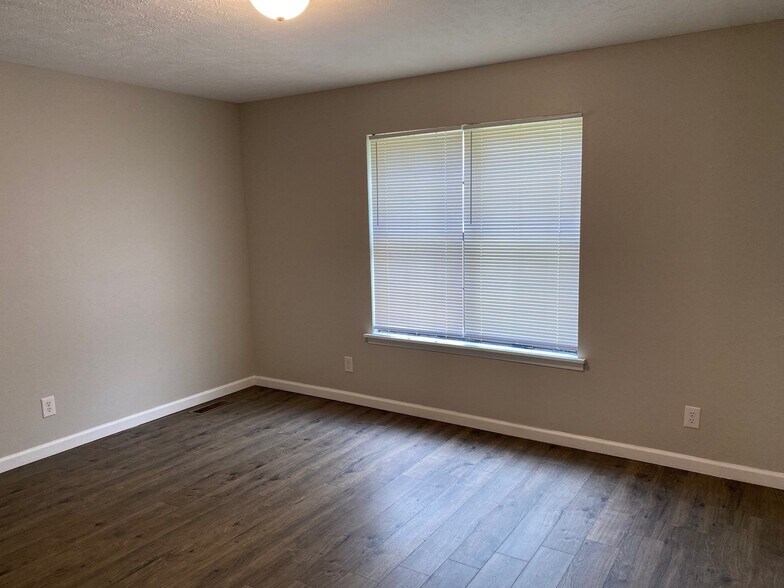 Building Photo - 52 Brianfield Dr