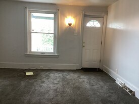 Building Photo - 558 Walnut St