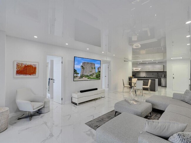 Building Photo - 2500 Parkview Dr