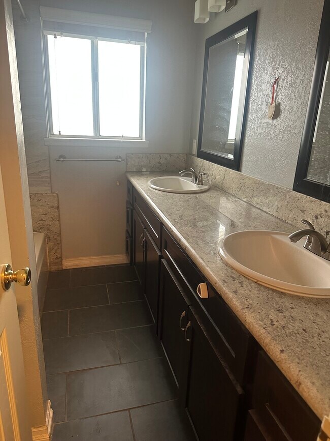 Building Photo - 13345 Victoria St