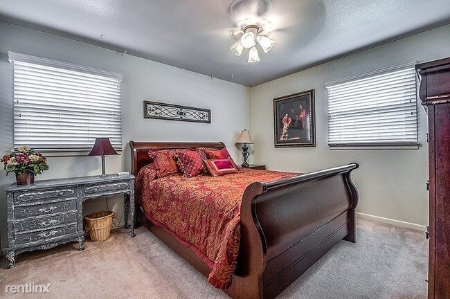 Building Photo - 4 br, 3 bath House - 4910 44th Street