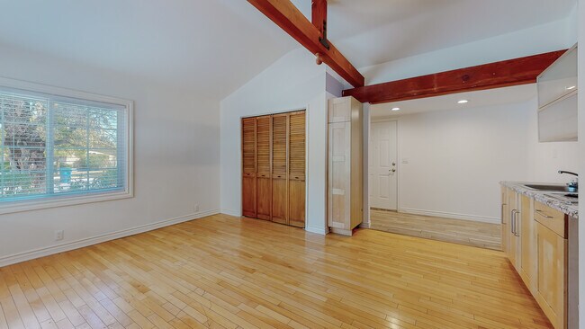 Studio... - 18406 Bessemer St