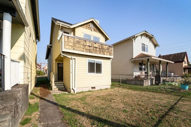 Building Photo - MOVE-IN SPECIAL! $500 plus Security Deposi...