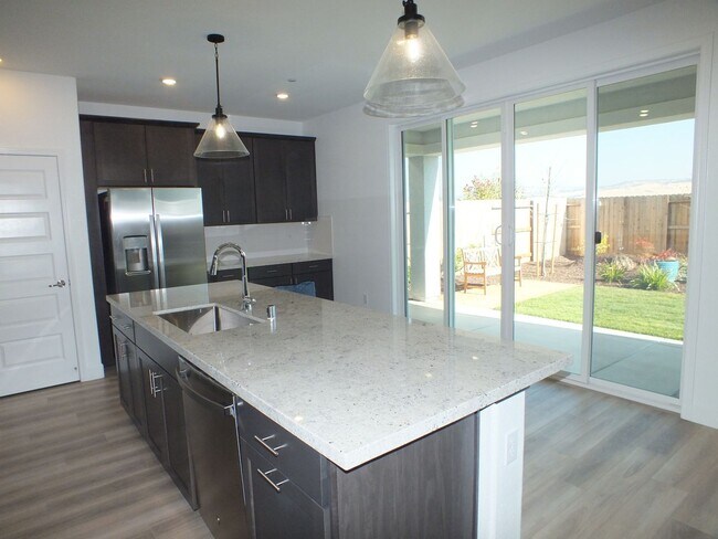 Building Photo - Folsom Russell Ranch 4/3 new home