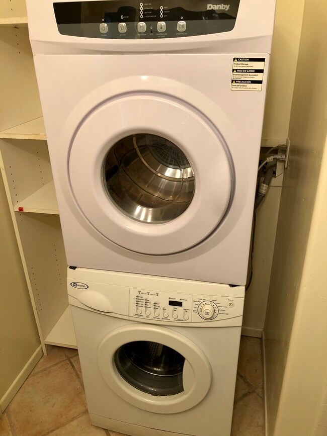 Building Photo - 813 15th St