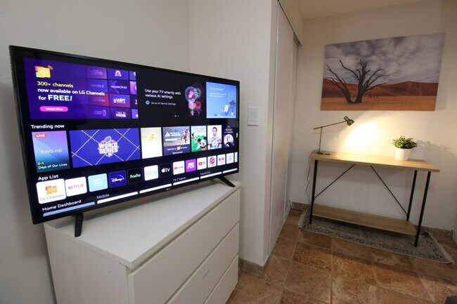 Building Photo - 2428 Alki Ave SW