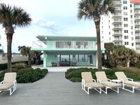 Building Photo - Beach Bungalow on the Beach!