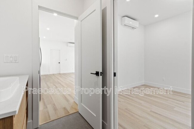 Building Photo - 641 Del Mar Ave