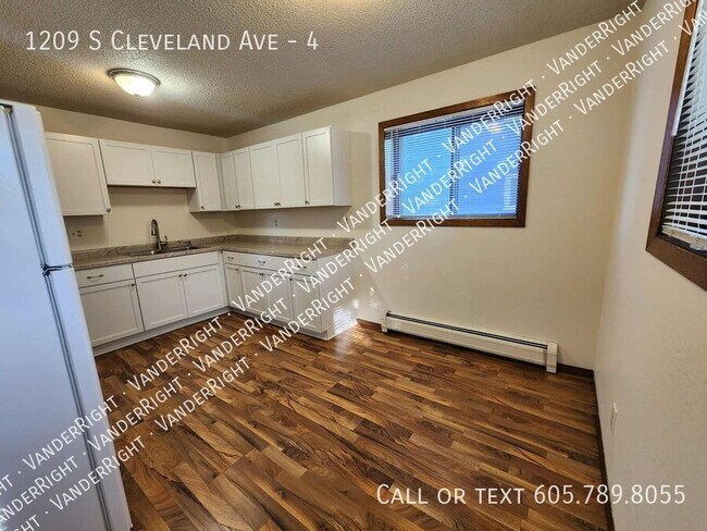 Building Photo - 1209 S Cleveland Ave
