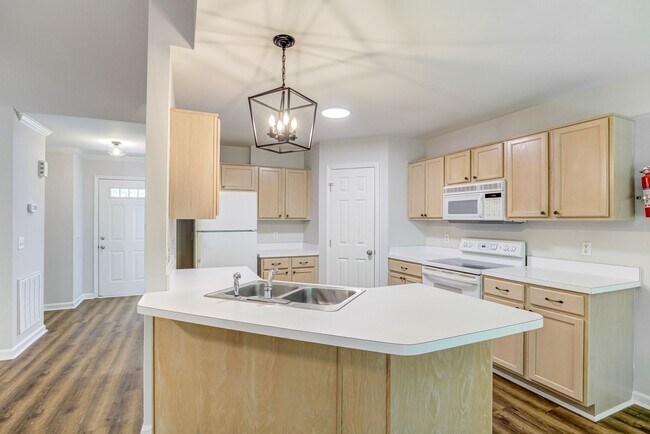 Building Photo - Charming 3 Bedroom Home