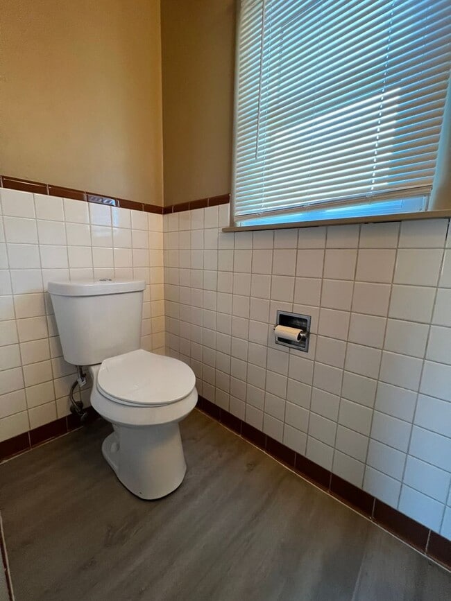 Building Photo - 3818 NW Bell- AVAILABLE NOW!