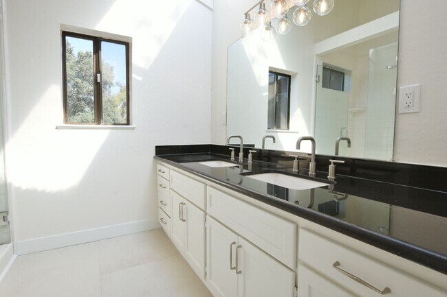 Building Photo - 5318 Fairway Dr