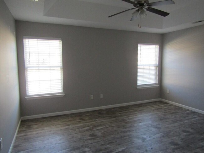 Building Photo - 151 Heath Dr