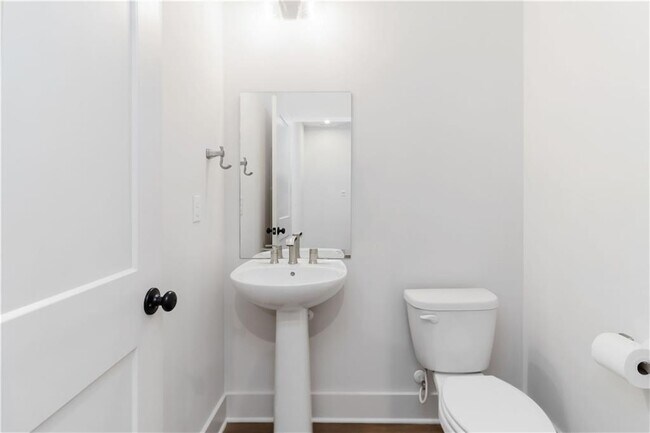 Building Photo - 964 N Circle Dr NW