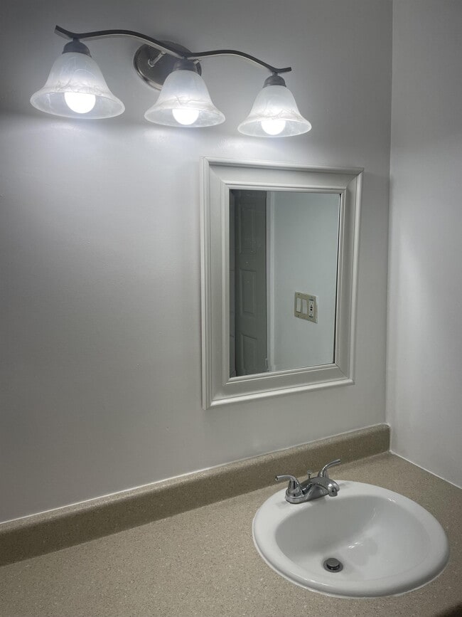 Building Photo - 66 Banner Ct