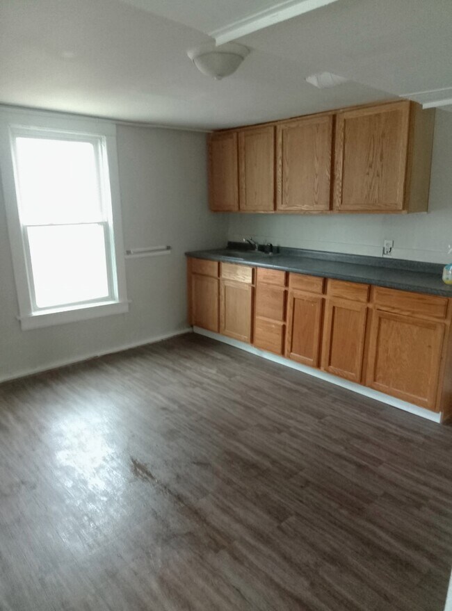 Building Photo - 214 W Jefferson St