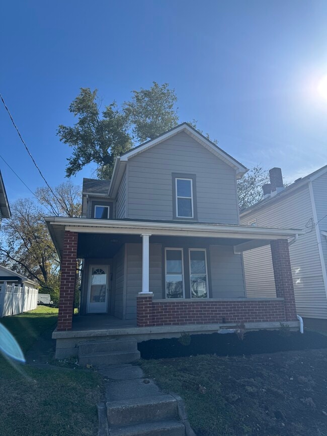 Primary Photo - 1029 Woodside Blvd