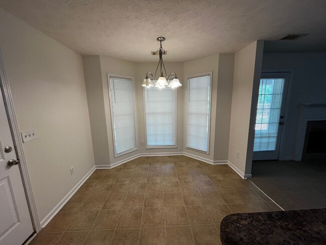Building Photo - Cozy Home in Phenix City