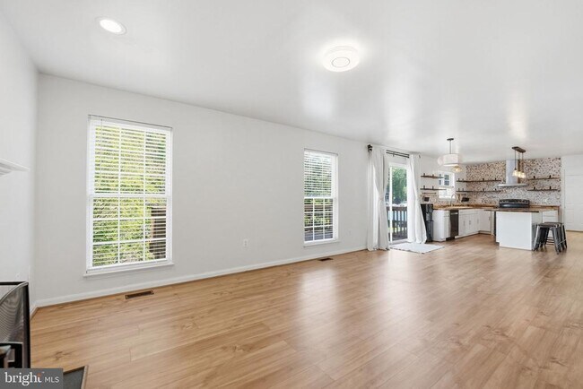 Building Photo - 11 St Marks Ct