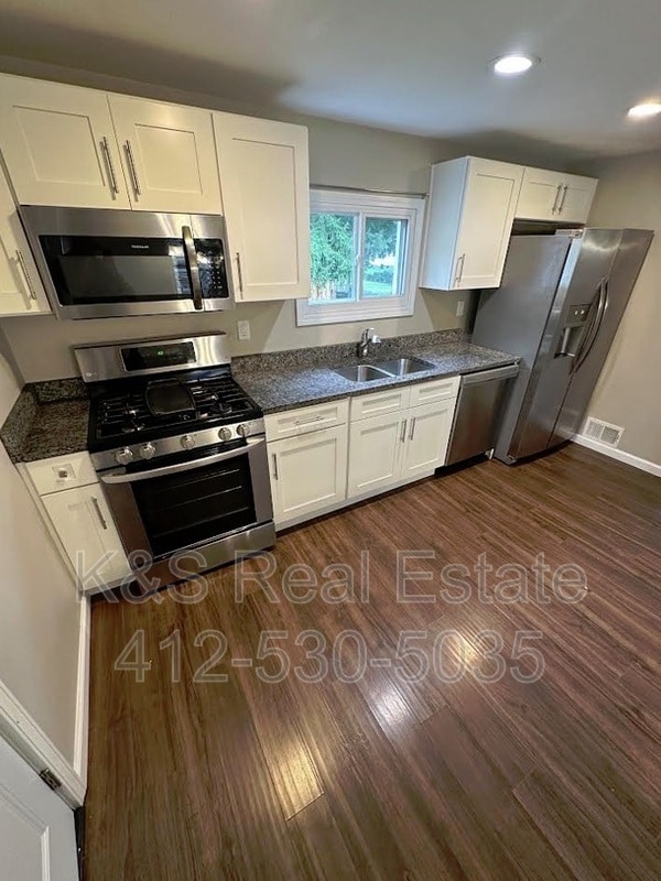 Building Photo - 1701 Lincoln Way