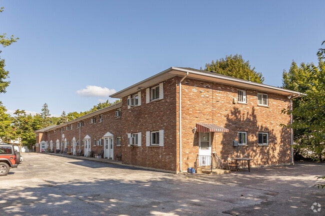 Primary Photo - 2800 Davis St